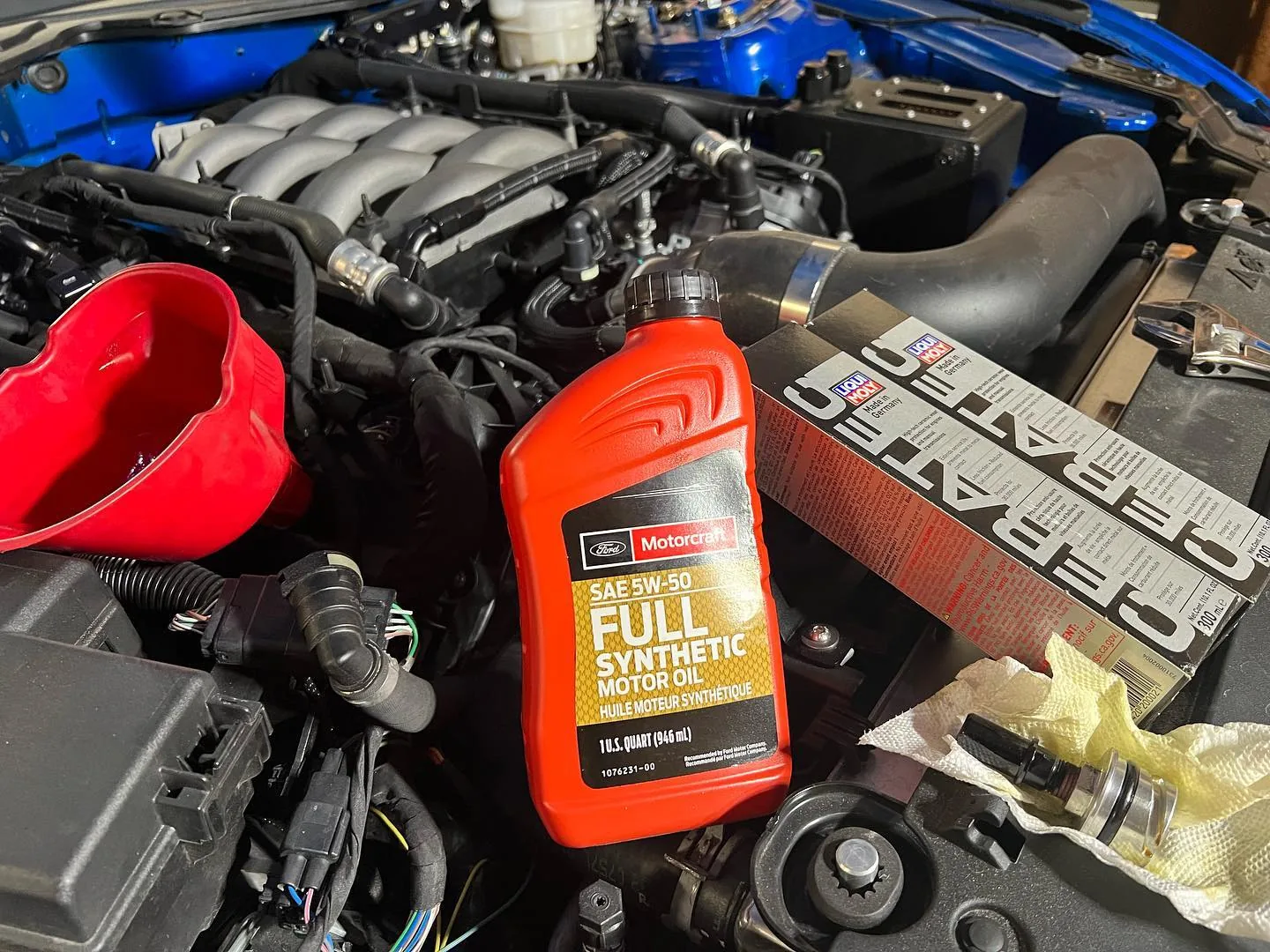 Full synthetic oil going into a Ford